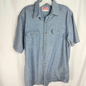 Wrangler Premium Quality Denim Blue Short Sleeve Button Down Shirt Size Medium